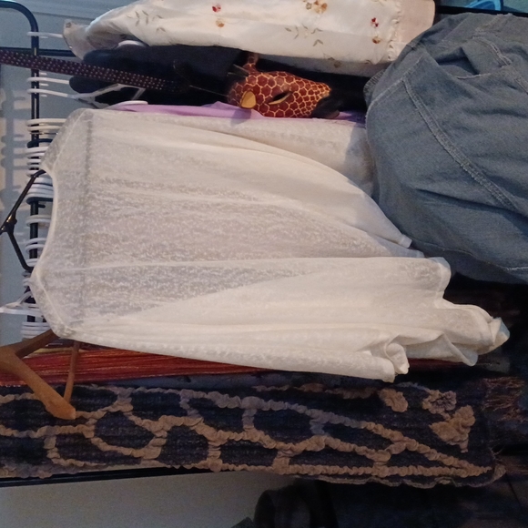 Gauzy Summer Wrap - Picture 2 of 4